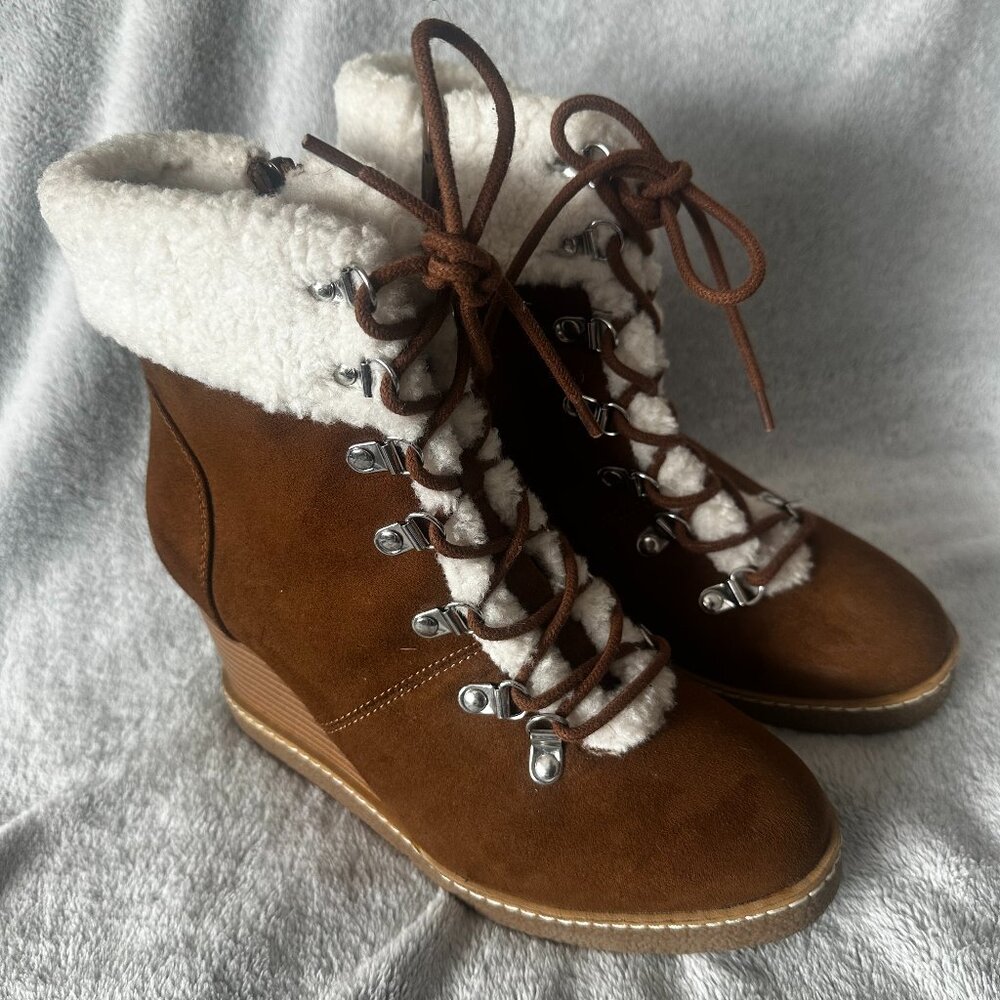 SM New York Women's Brown Shearling-Lined Wedge Boots